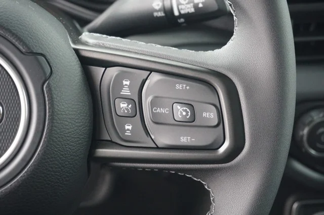 Used 2025 WHITE Jeep Mojave image 24