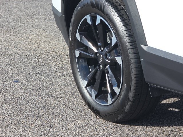 New 2027 Polar White Tricoat Chevrolet RS image 10