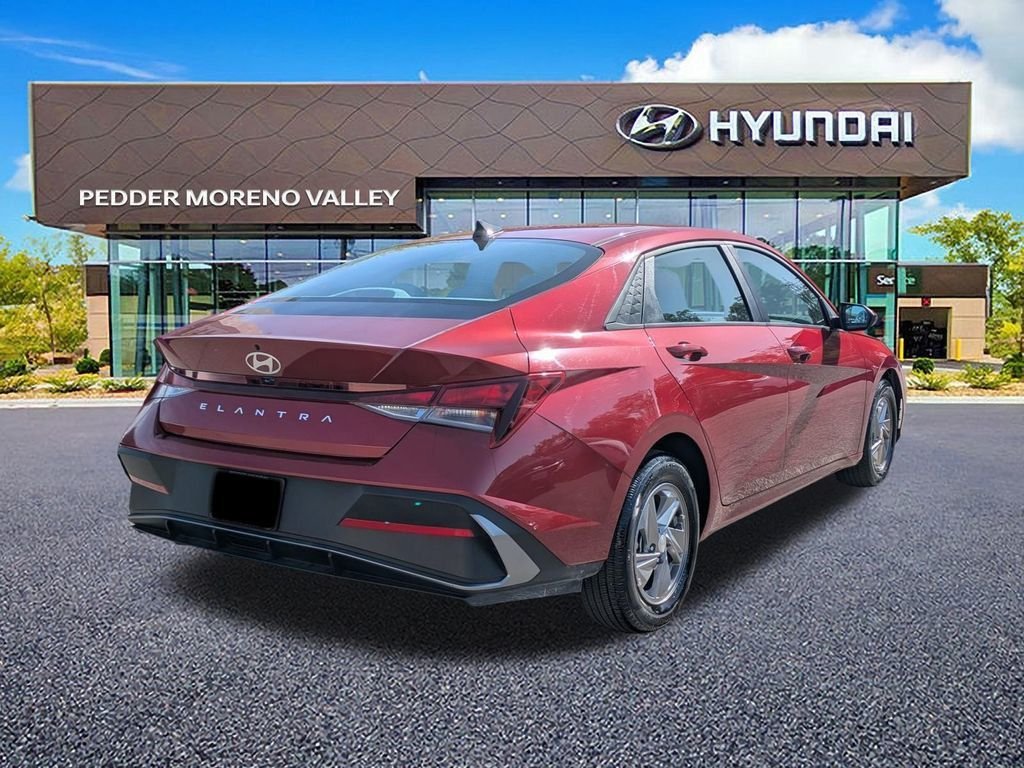 Used 2025 Hyundai Elantra SE with VIN KMHLL4DG9SU981228 for sale in Poway, CA