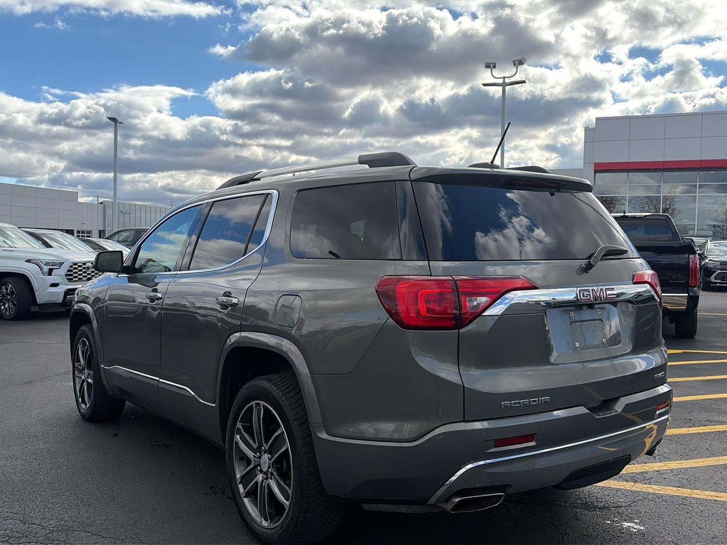 Used 2018 Mineral Metallic GMC Denali image 5