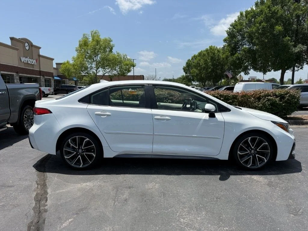 Used 2020 White Toyota SE image 7