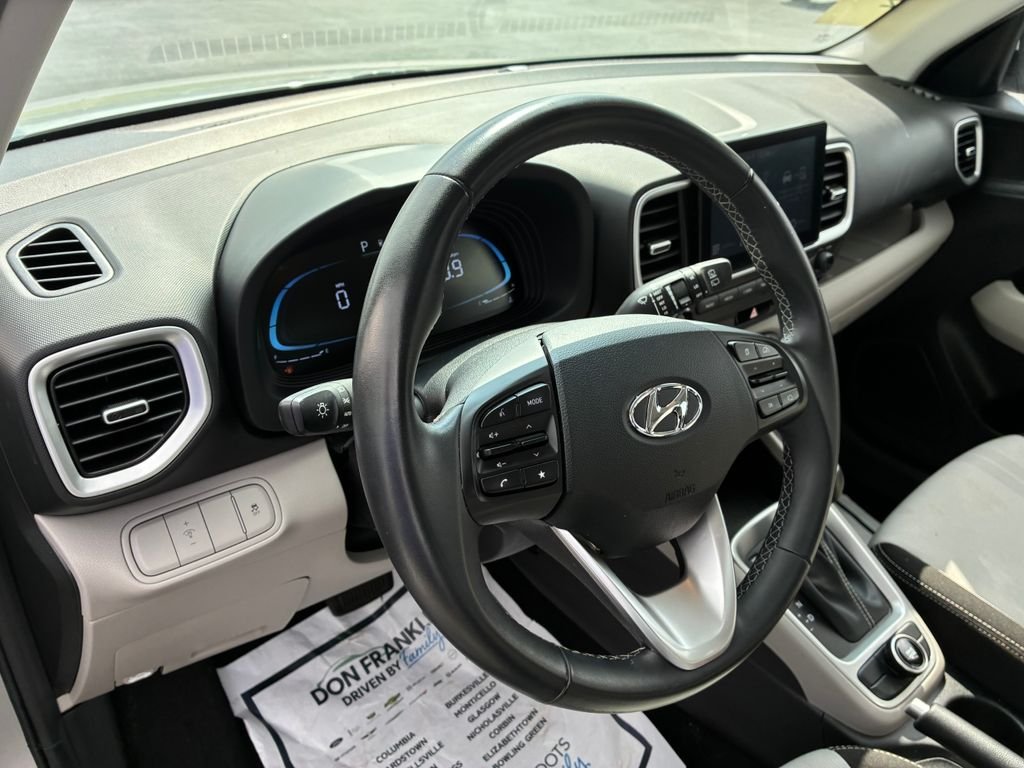 Used 2025 Silver Hyundai SEL image 11
