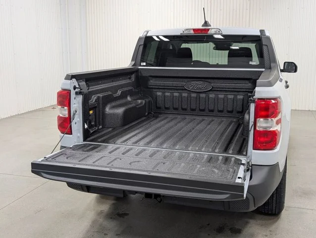 New 2026 Space White Metallic Ford XLT image 21