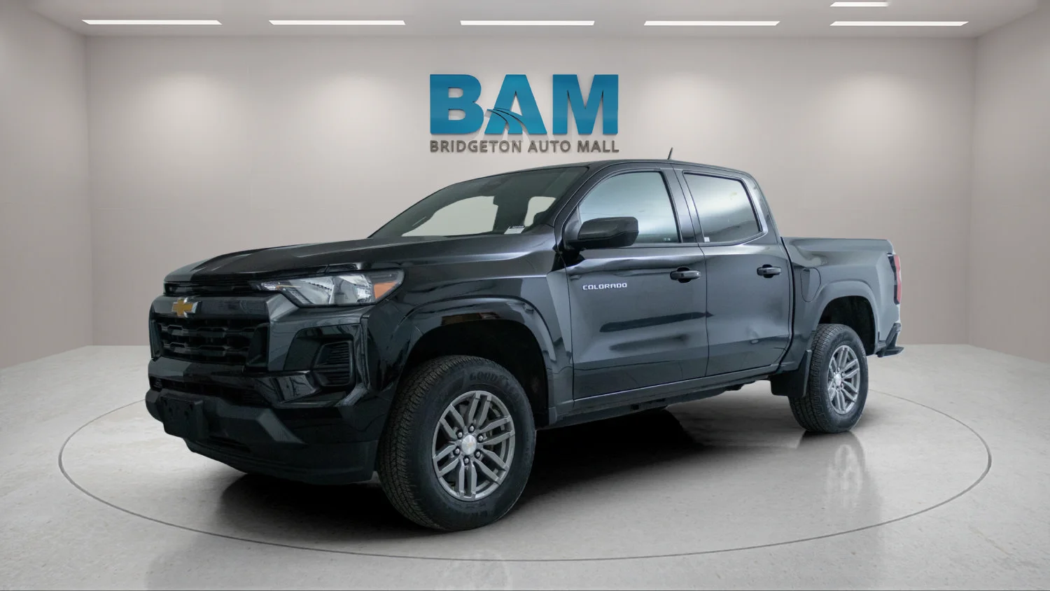 Used 2023 BLACK Chevrolet 2WD LT image 3