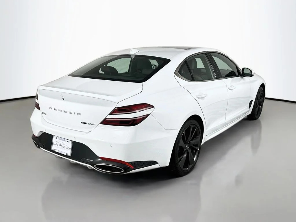 Used 2022 White Genesis 3.3T image 9