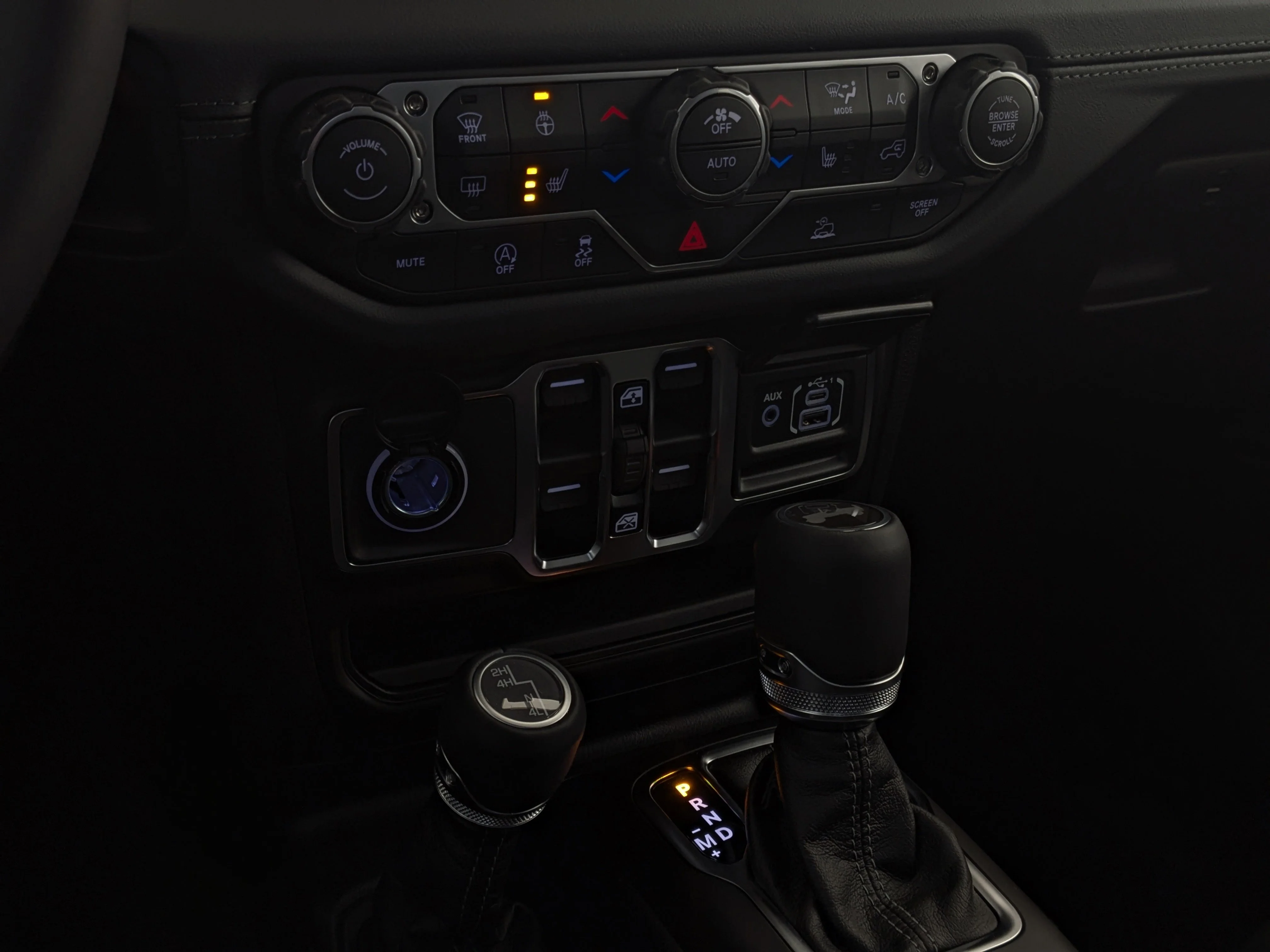 New 2026 White Jeep Sahara - - McKinley Leather Seats - Body?Colour Hardtop - Side Steps - 3.6L Pentastar V6 & More image 21