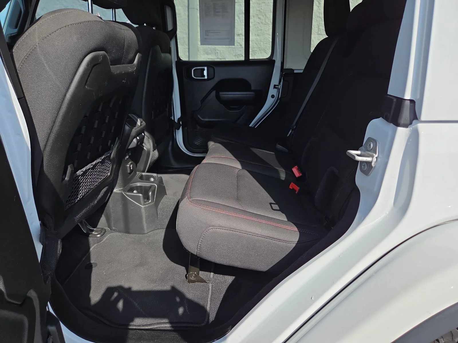 Used 2022 Bright White Clearcoat Jeep Unlimited Rubicon image 25