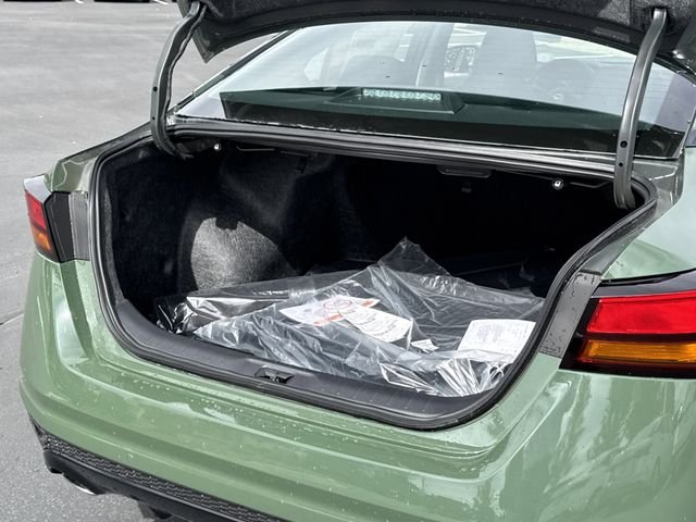 2025 Nissan Altima SR - Photo 9