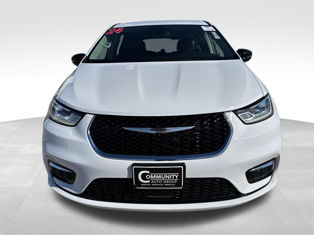 Used 2024 White Chrysler Touring L image 8