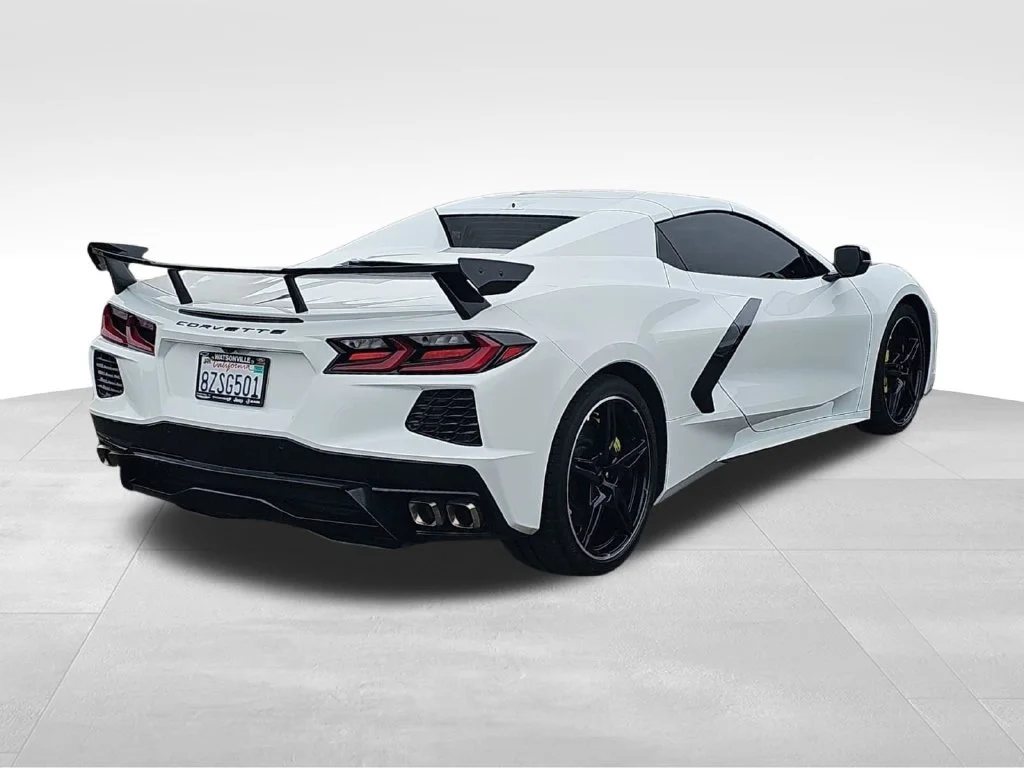 Used 2022 White Chevrolet Stingray image 3