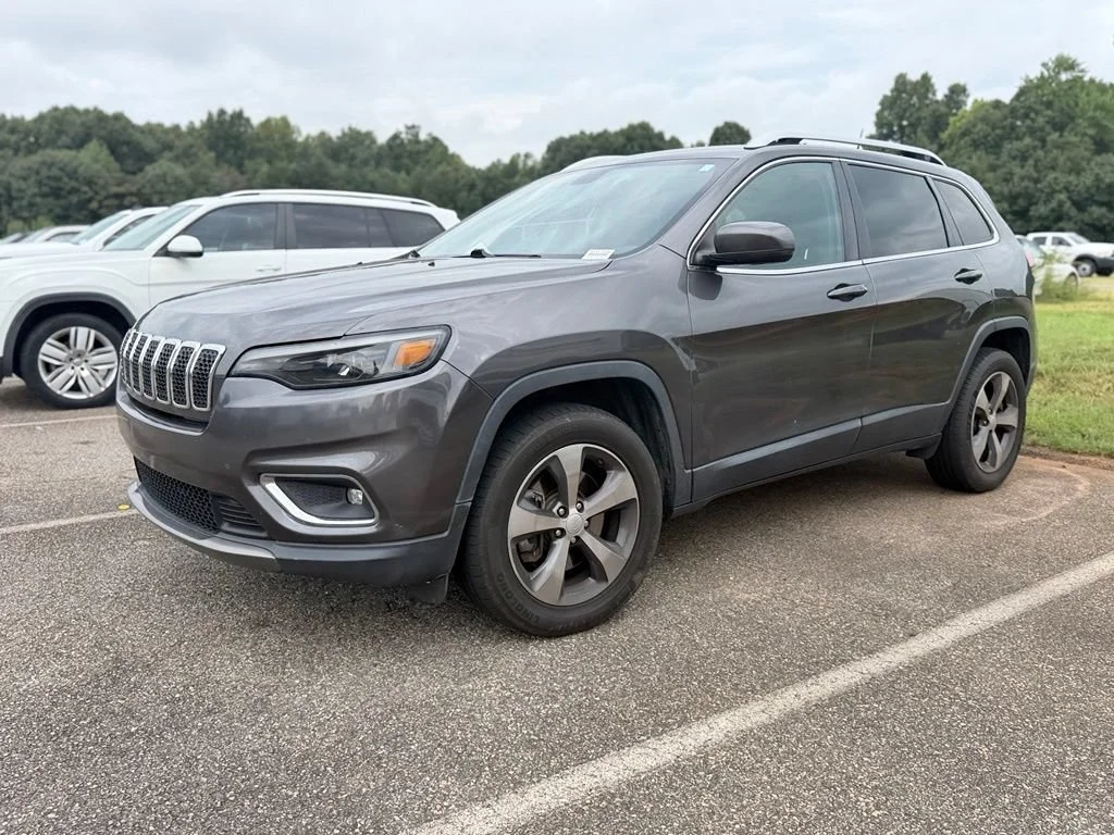 Used 2019 Gray Jeep Limited 4x4 image 10