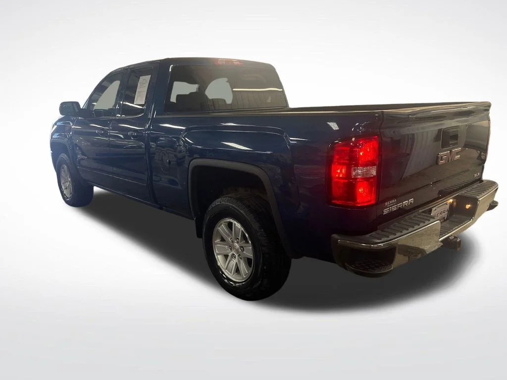 Used 2018 Blue GMC SLE image 3