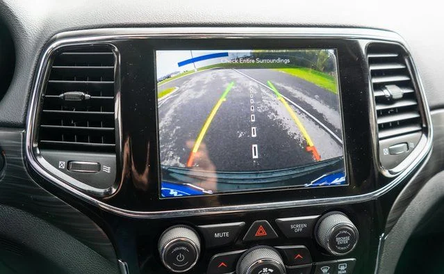 Used 2020 Black Jeep Laredo E image 27