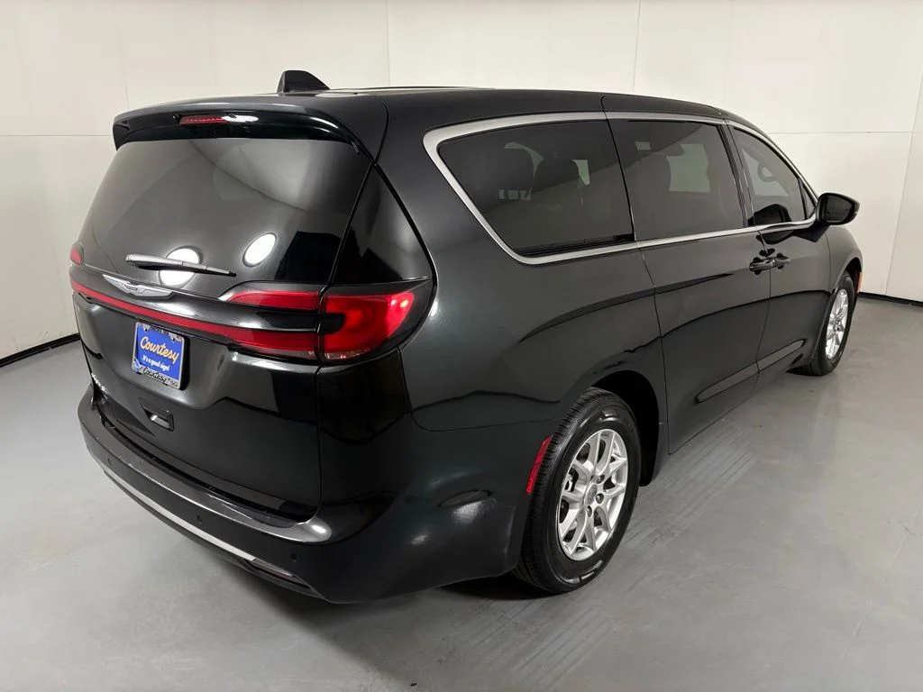 Used 2023 Black Chrysler Touring L image 8