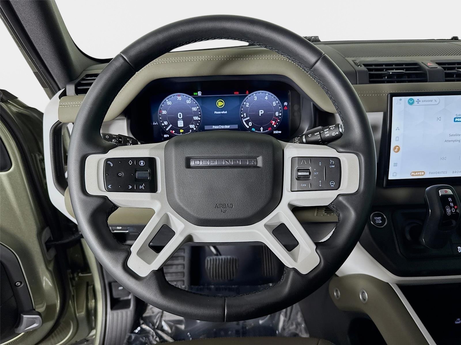 Used 2025 Pangea Green Metallic Land Rover S image 12