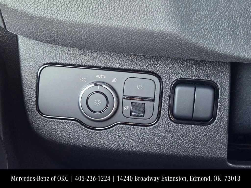 Used 2025 White Mercedes-Benz Cargo 170 WB image 22