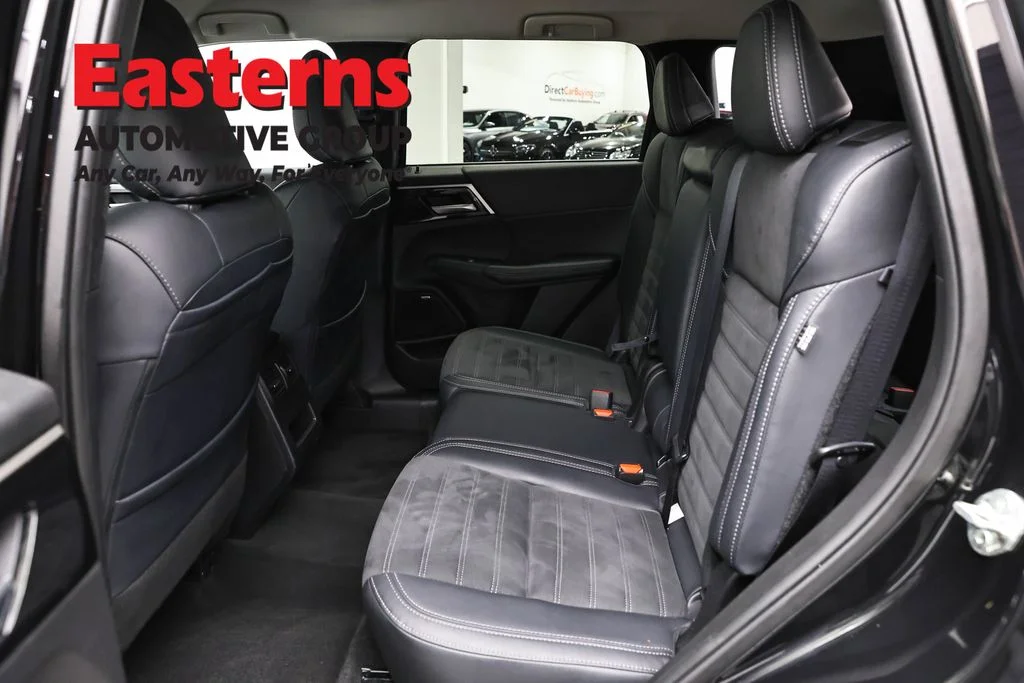 Used 2025 Black Mitsubishi SE image 22