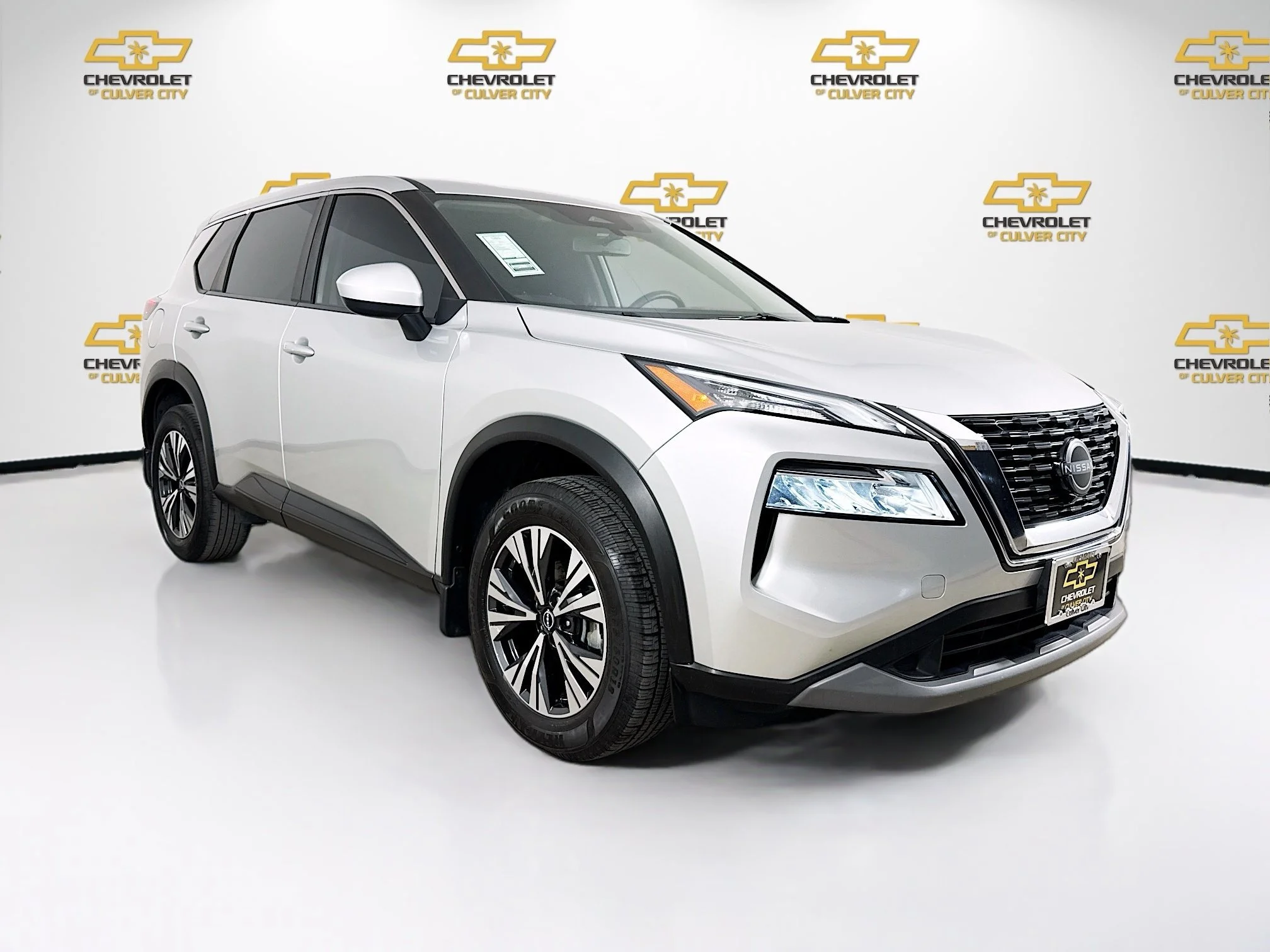 Used 2023  Nissan SV image 1