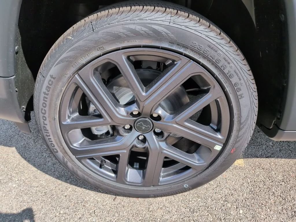New 2026 Diamond Black Crystal Pearl-Coat Exterior Paint Jeep Limited image 11