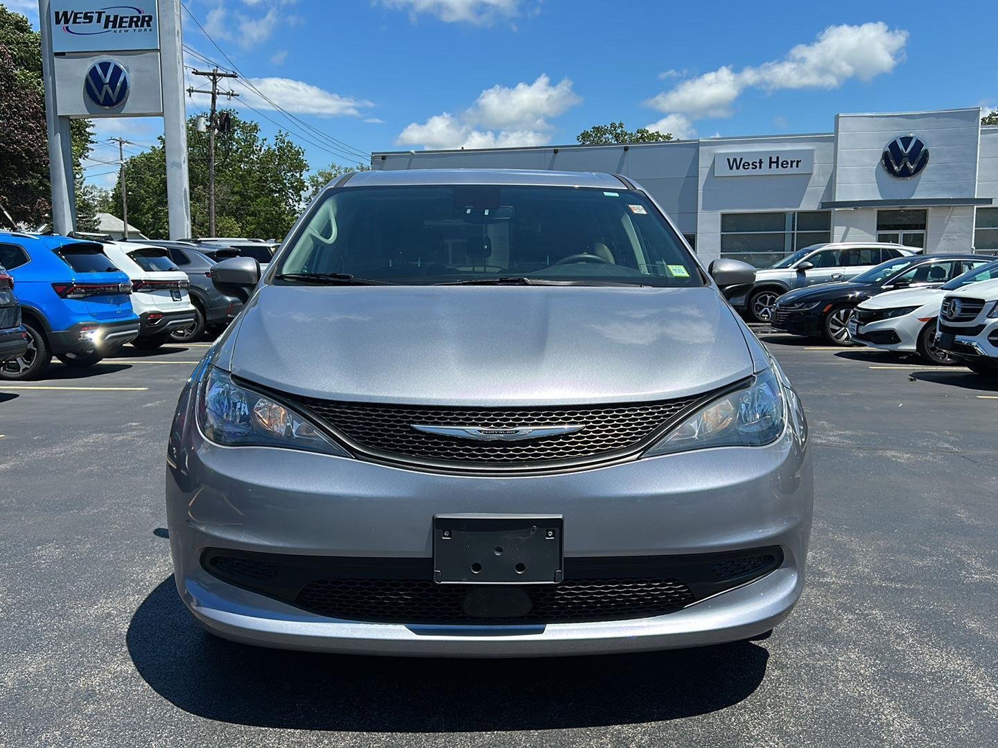 Used 2021 Billet Silver Metallic Clearcoat Chrysler LX image 2