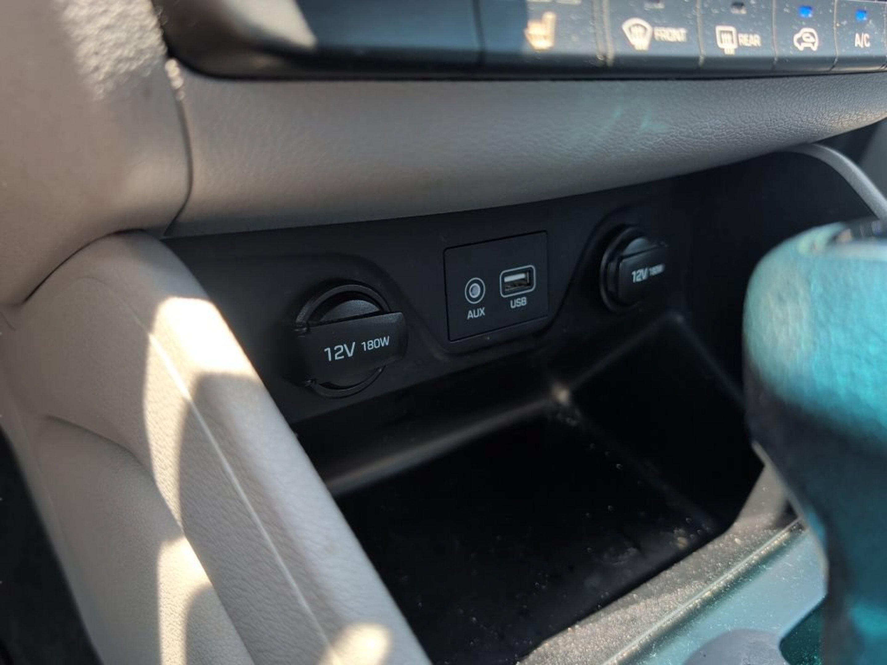 Used 2020 Winter White Hyundai Value image 24