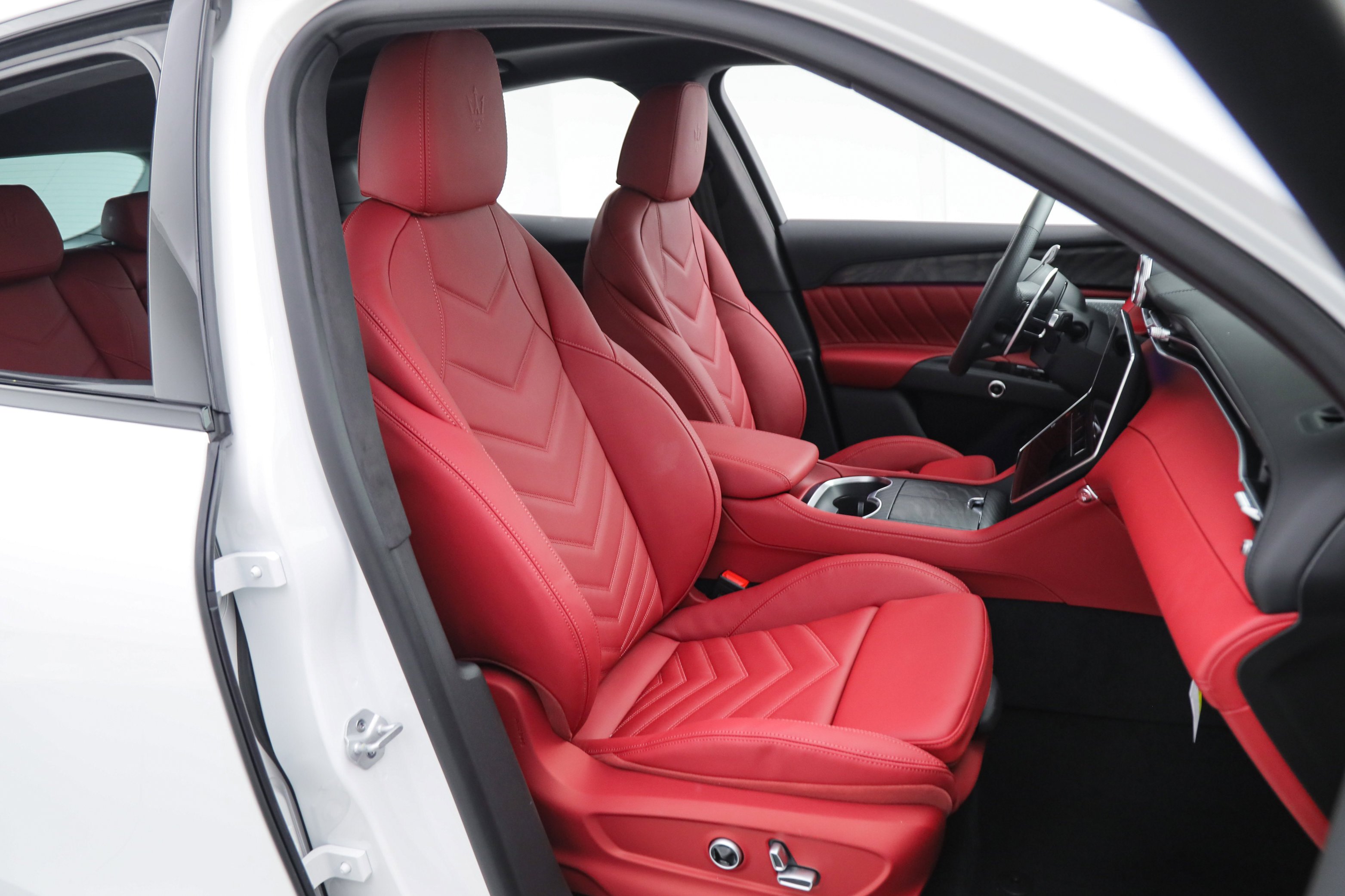 2026 Maserati Grecale Modena V6 - Photo 11