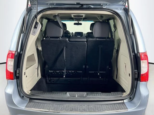 2013 Chrysler Town & Country Touring - Photo 24