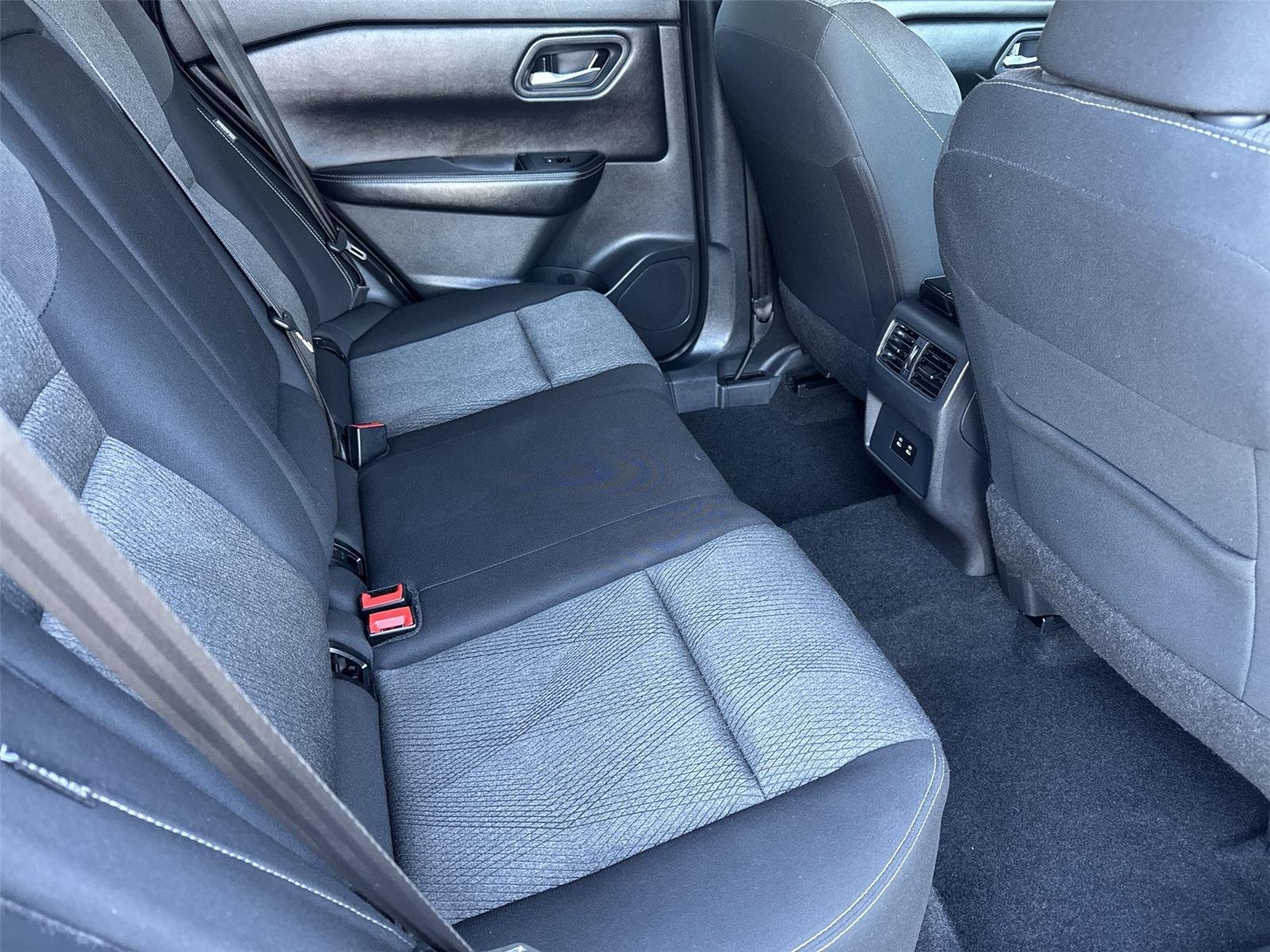 2024 Nissan Rogue SV - Photo 32