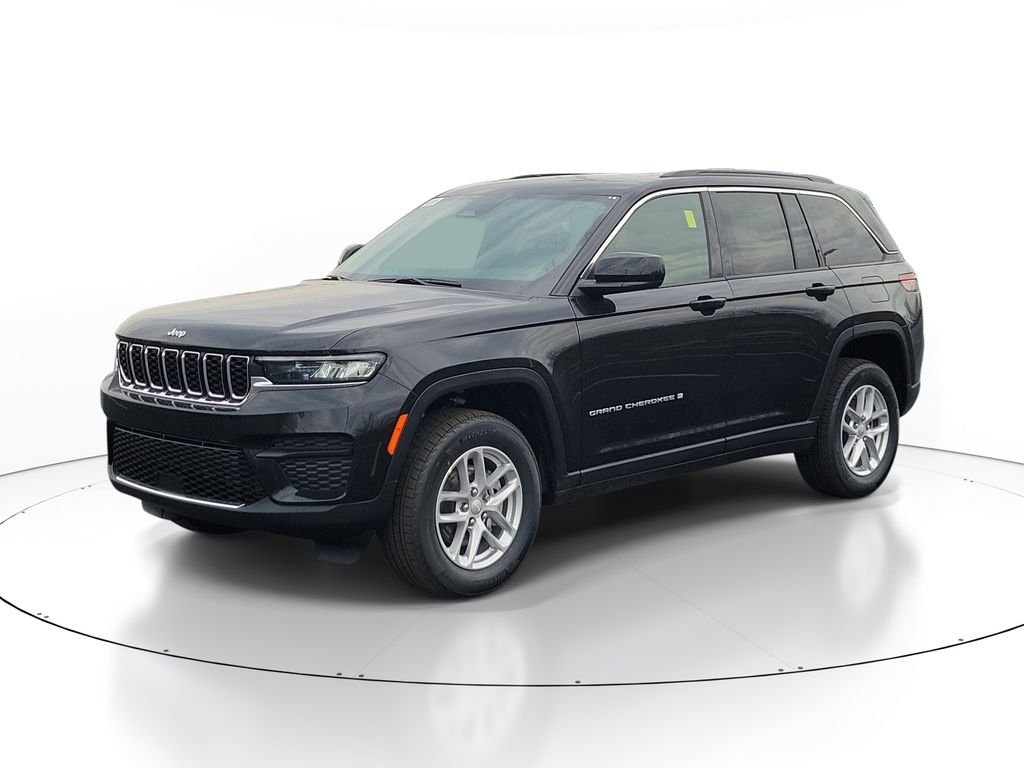 New 2026 Diamond Black Crystal Pearlcoat Jeep Laredo X image 2
