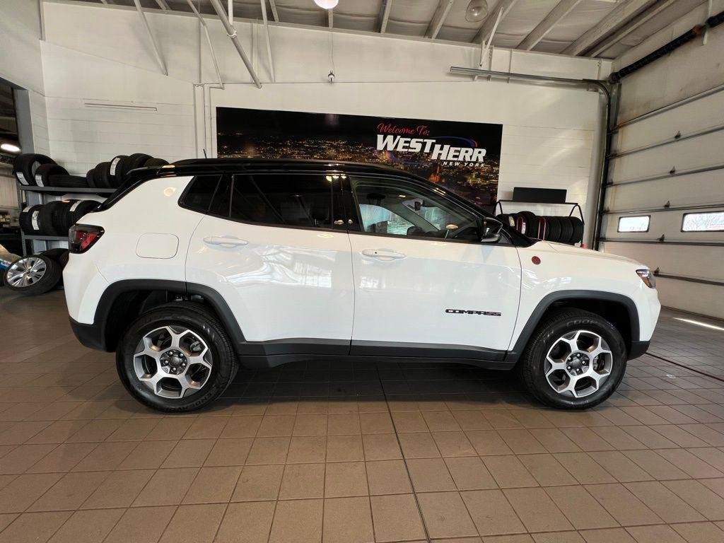Used 2022 Bright White Clearcoat Jeep Trailhawk image 10