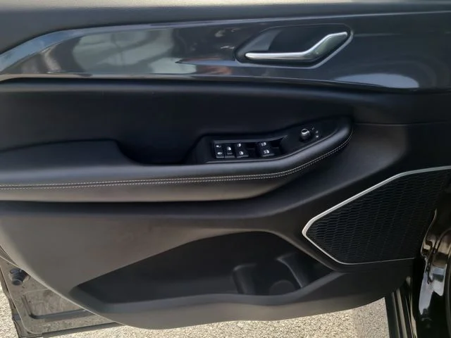 Used 2021 Black Jeep Altitude image 19