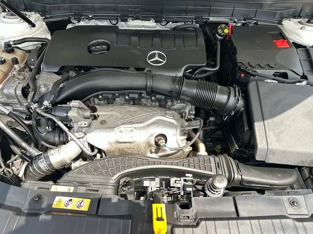 Used 2022 White Mercedes-Benz GLB 250 image 10