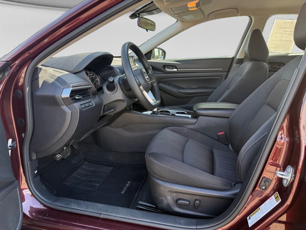 Used 2024 Red Nissan 2.5 SV image 10