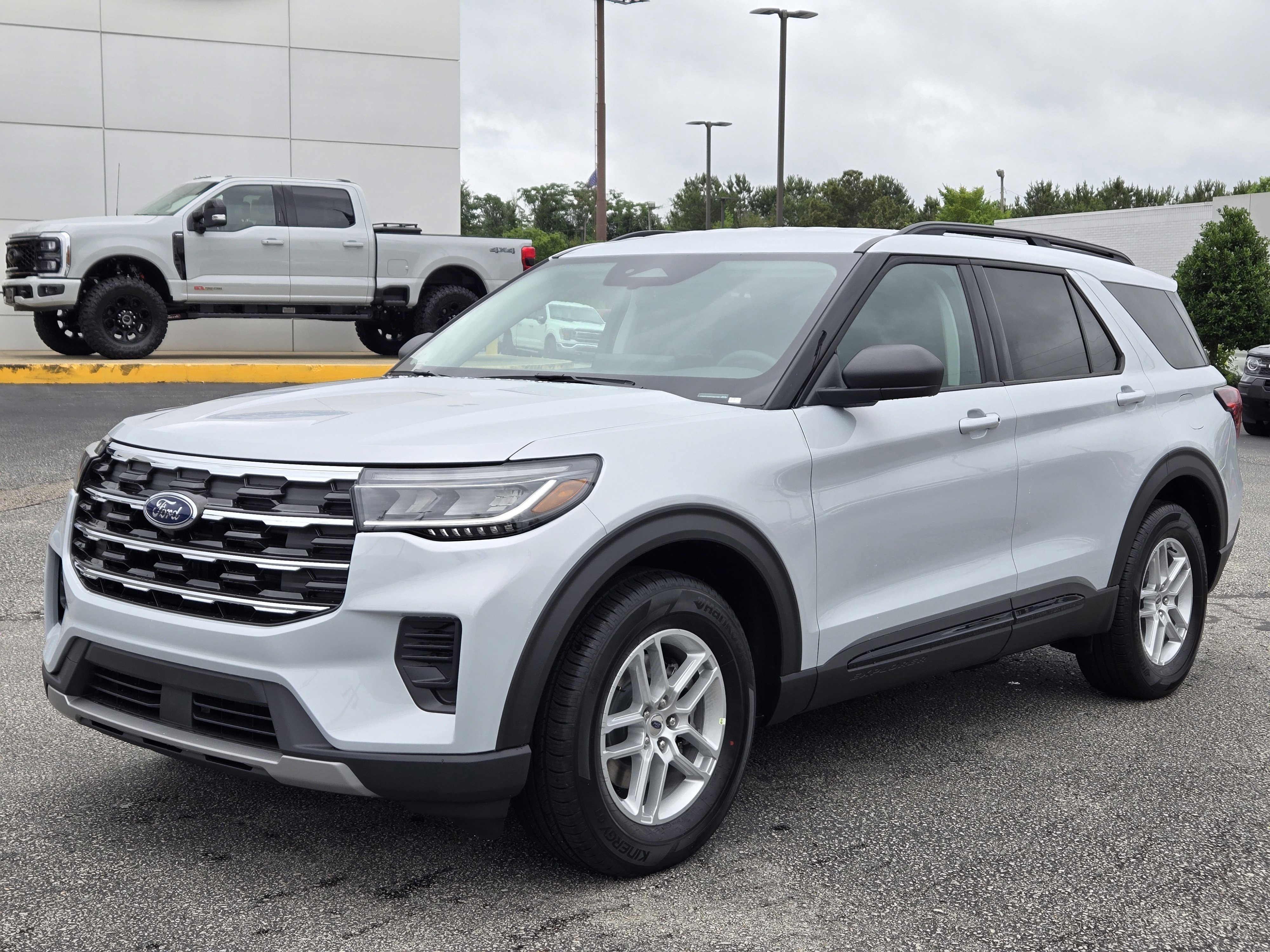 New 2026 Space White Metallic FORD Active image 2