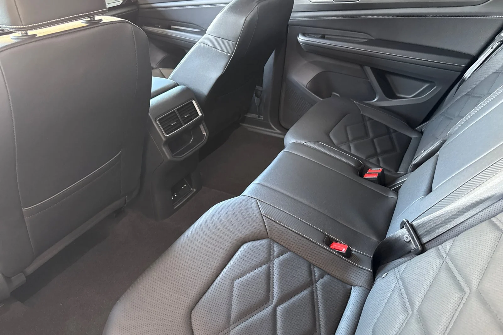 Used 2026  Volkswagen SE w/Technology image 12