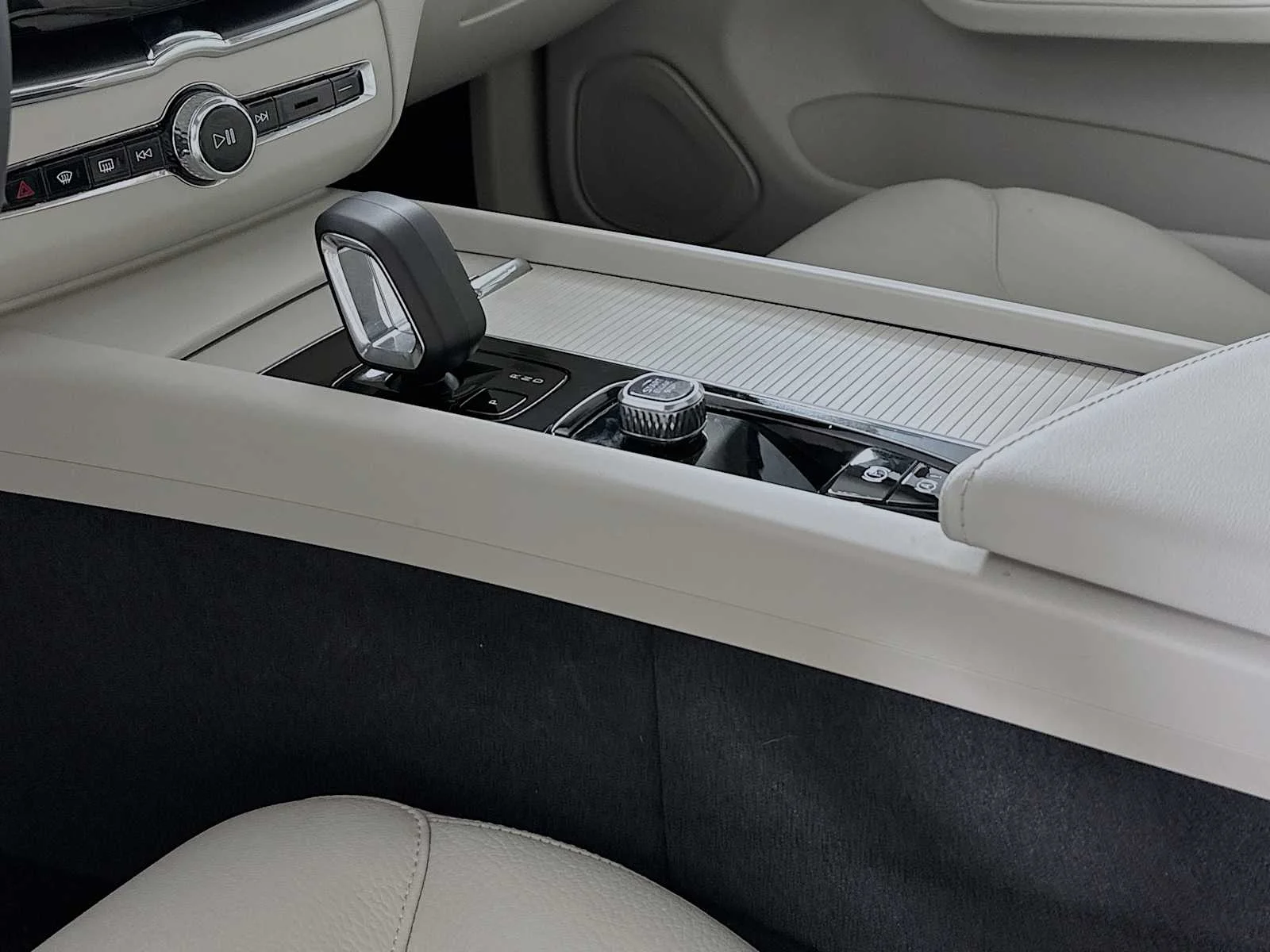 Certified Used 2025 Platinum Grey Volvo Core image 16