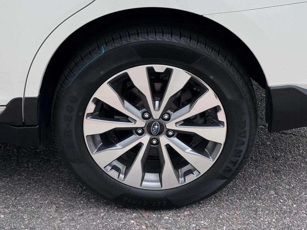 Used 2018 White Subaru 2.5i image 17
