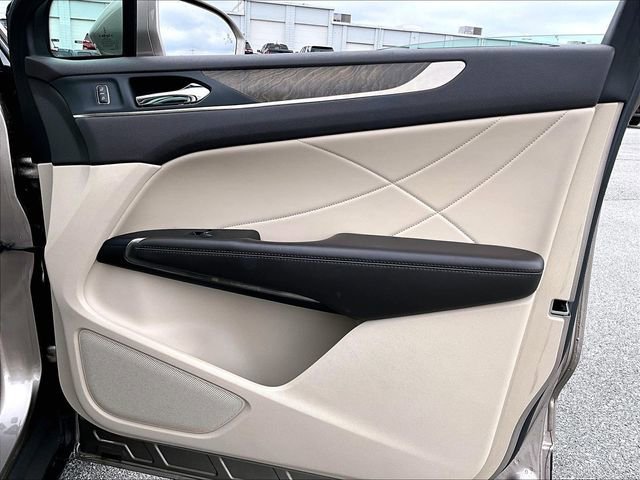 Used 2018 Iced Mocha Metall Lincoln Reserve image 12