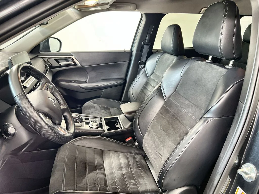 Used 2024 Gray Mitsubishi SE image 13