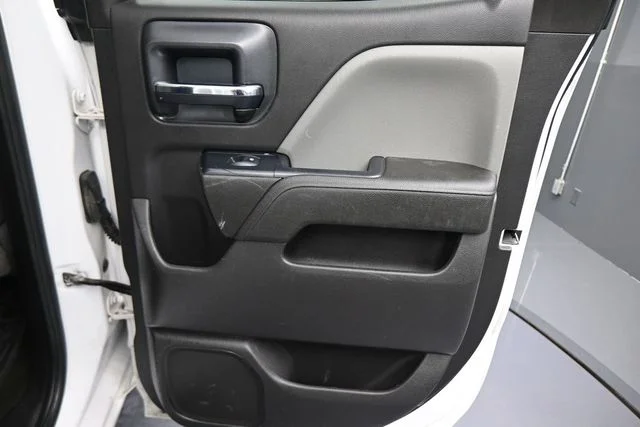 Used 2016 White Chevrolet Custom image 23