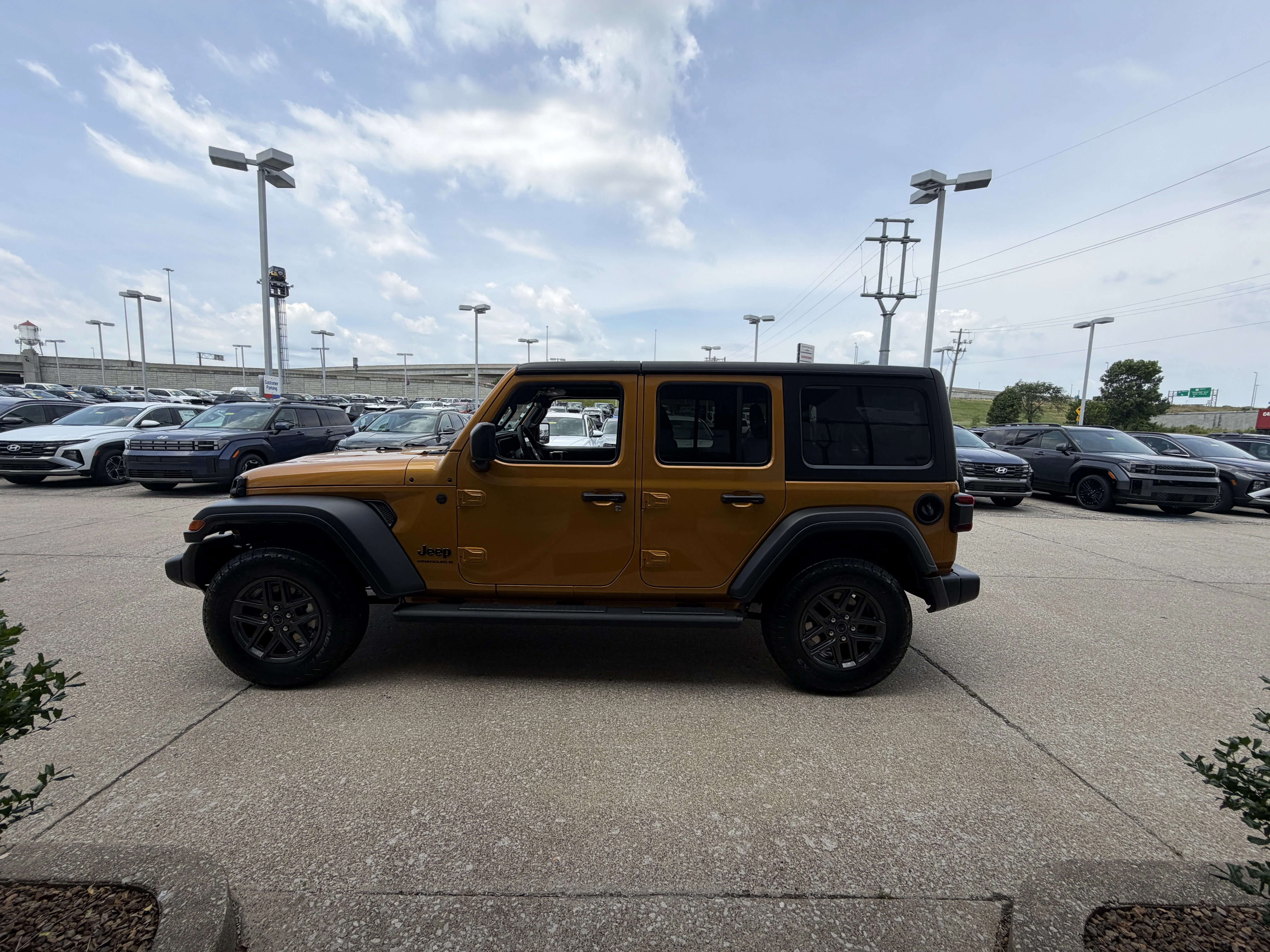 New 2026 Goldilocks Exterior Paint Jeep Sport S image 14