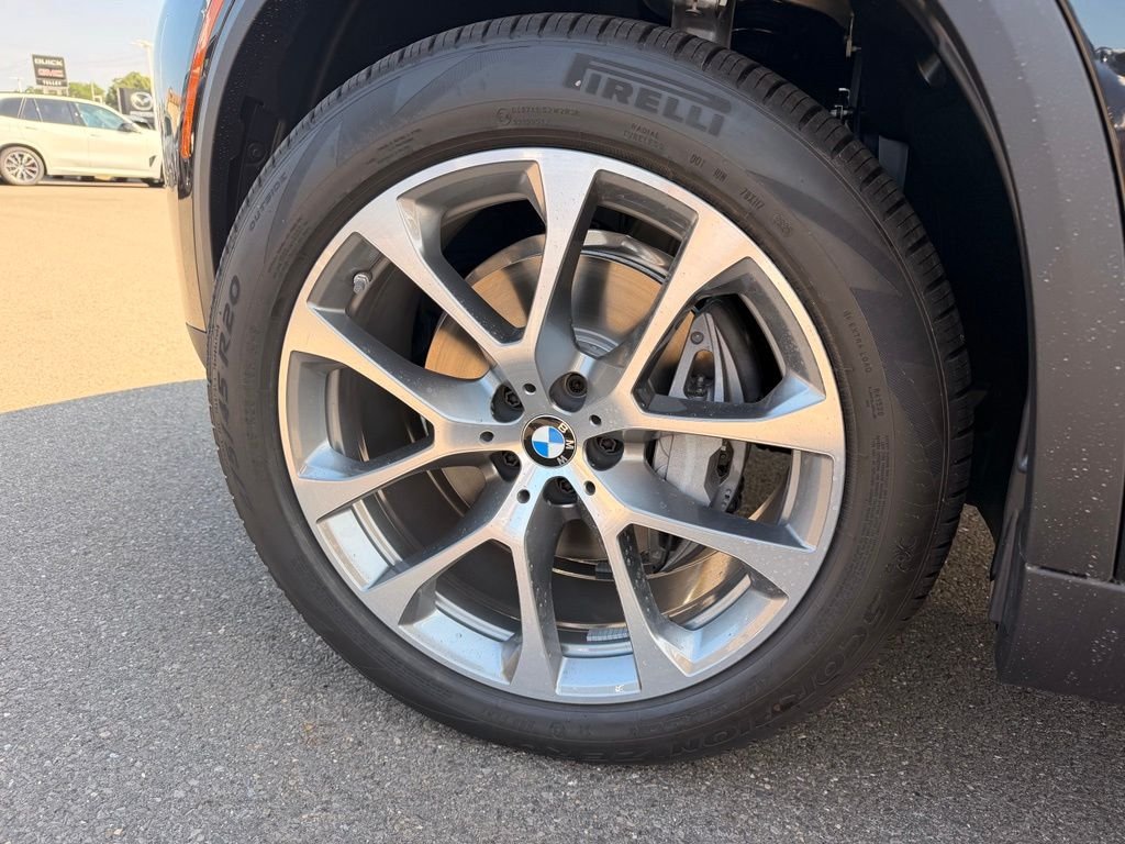 New 2026 Black Sapphire Metallic BMW xDrive40i image 5