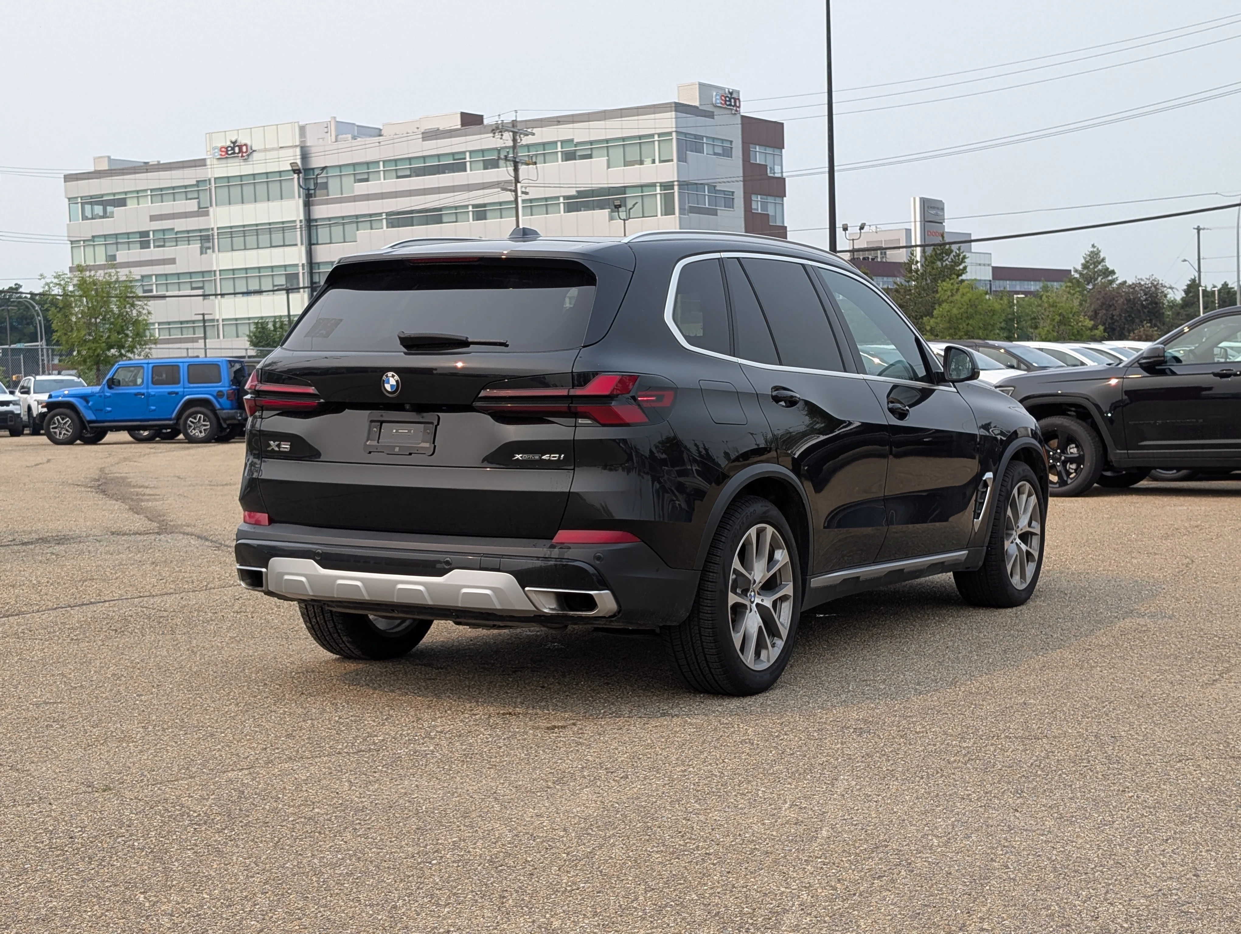 Used 2024 Black Sapphire Metallic BMW xDrive40i image 7