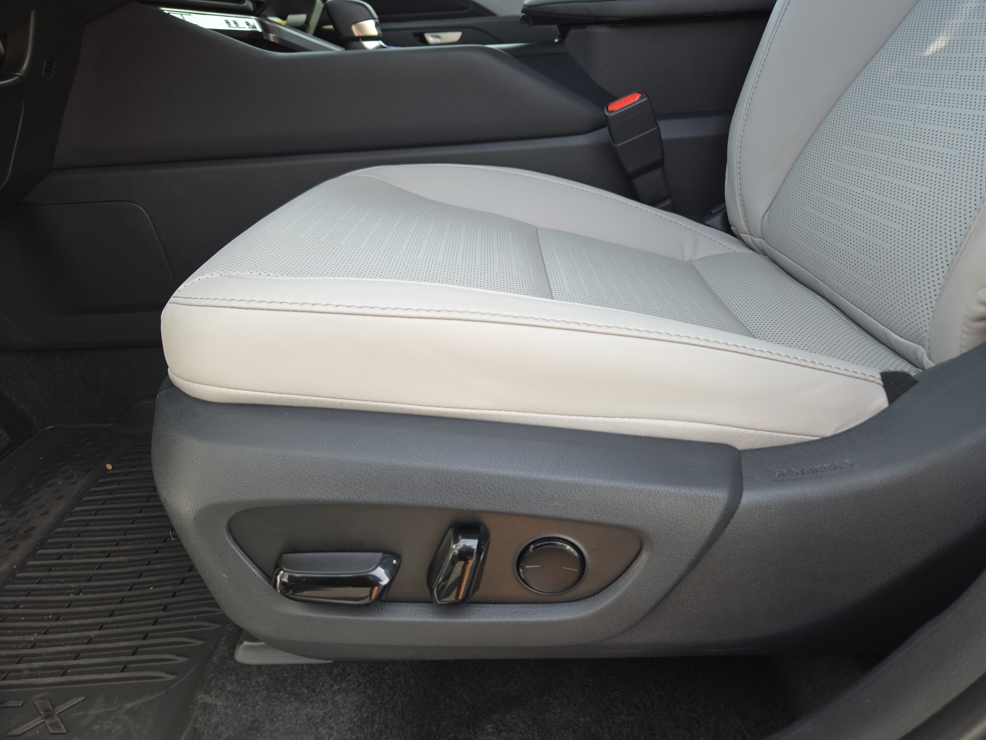 New 2026 Celestial Silver Metallic Lexus PREMIUM AWD image 17