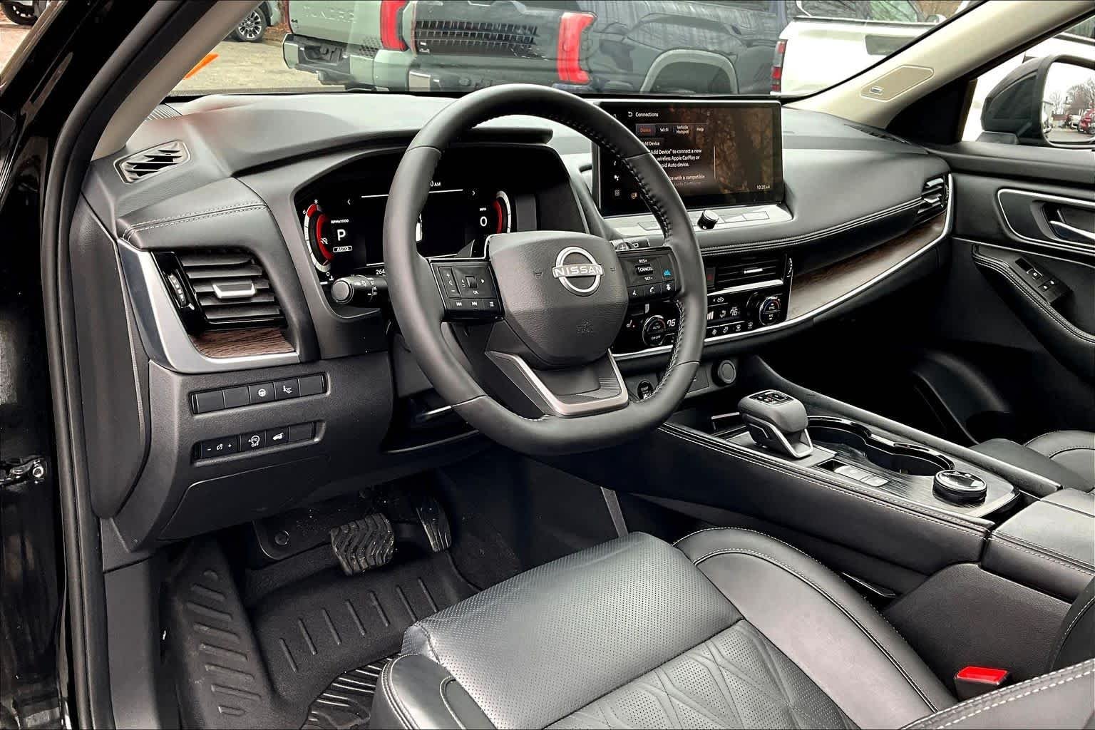Used 2025 Super Black Nissan Platinum image 31
