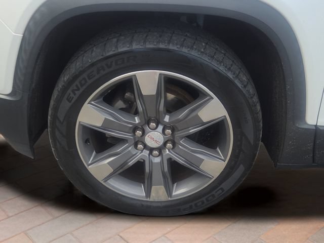 Used 2017 WHITE FROST TRICOAT GMC SLT image 31