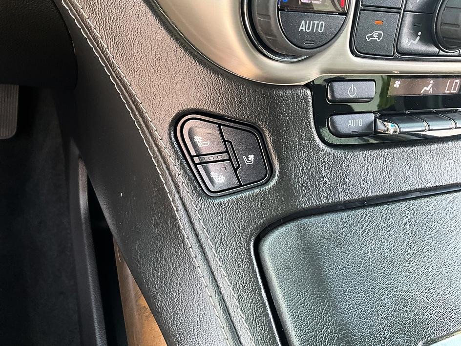 Used 2018 White GMC Denali image 24
