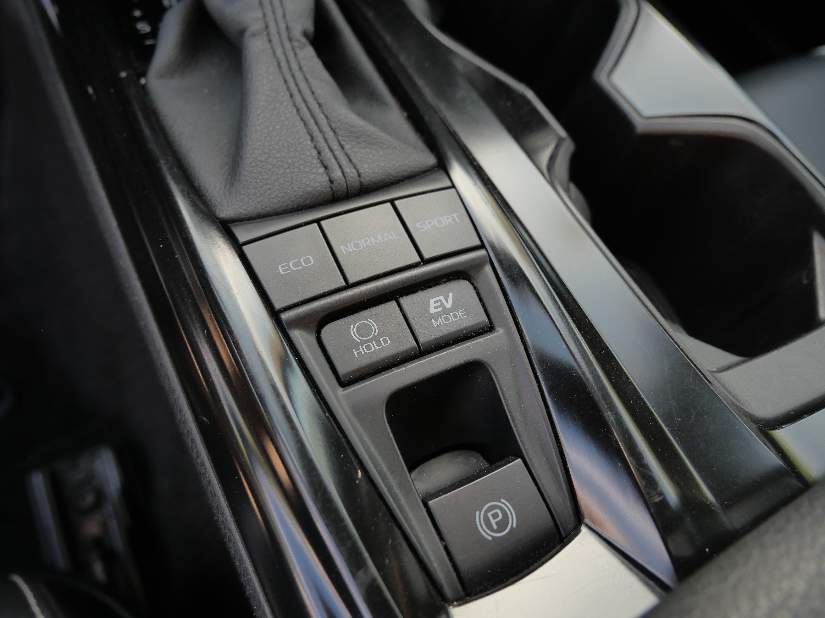 Used 2025 Ice Cap Toyota SE image 31