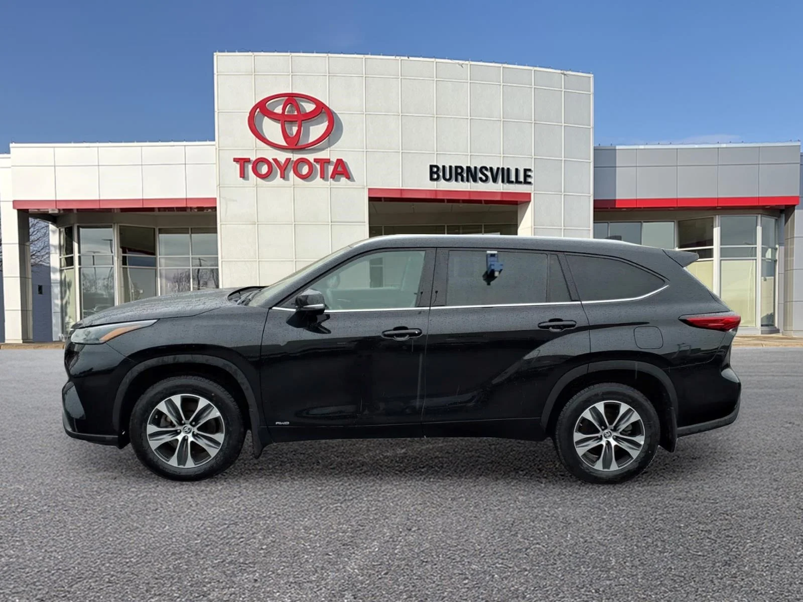 Used 2022 Black Toyota XLE image 7