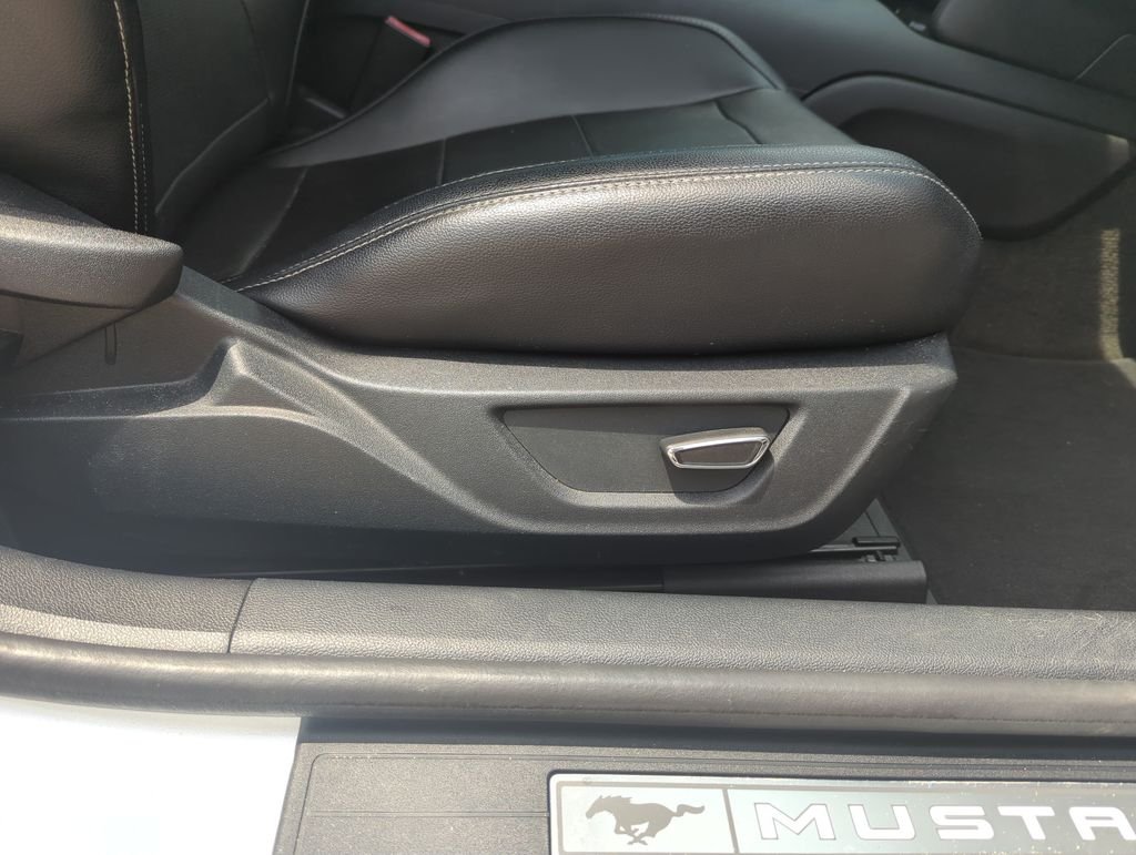 Used 2016 Silver Ford GT Premium image 28